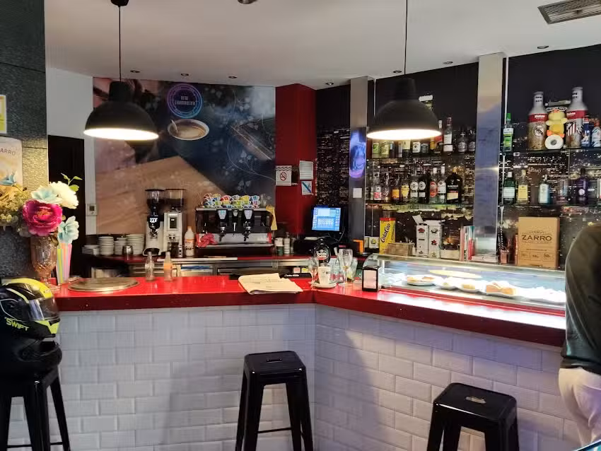 Caf&eacute; Bar New Chambolier