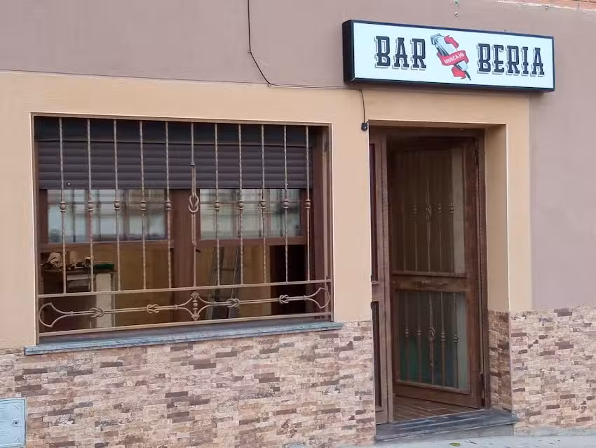 Caf&eacute;-Bar &laquo;Nin&raquo;