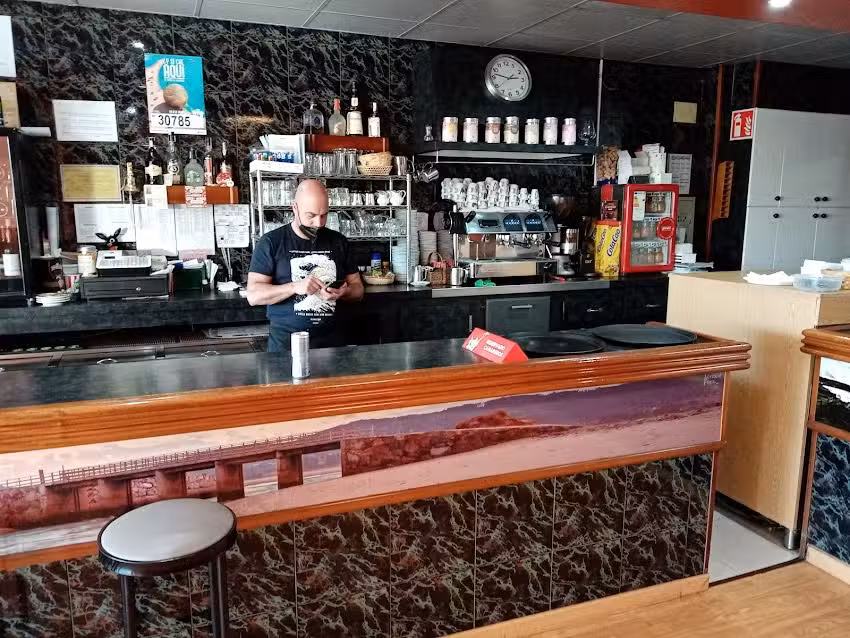 Caf&eacute; Bar Os Delf&iacute;ns