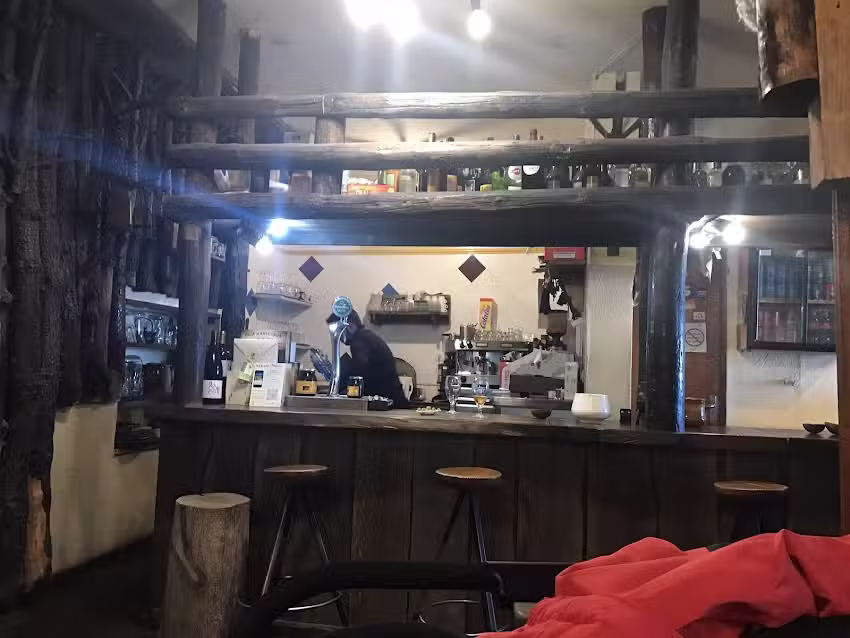 Cafe- Bar &laquo;Os Pinos&raquo; &ndash; Casa Agenor