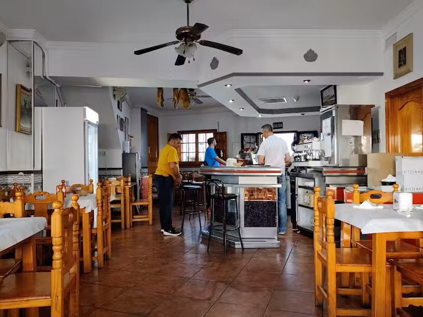 CAF&Eacute;-BAR PACO