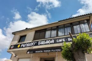 Caf&eacute;-bar pensi&oacute;n Tasaga