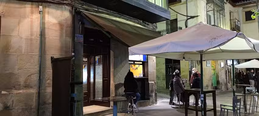 Caf&eacute; Bar Plaza