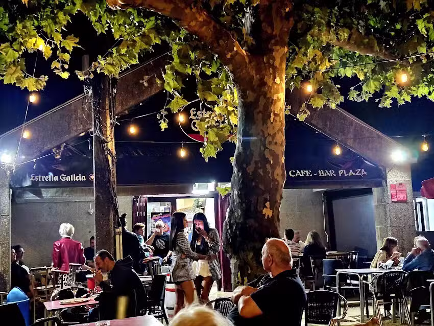 Caf&eacute; &ndash; Bar Plaza (Feira Vella)