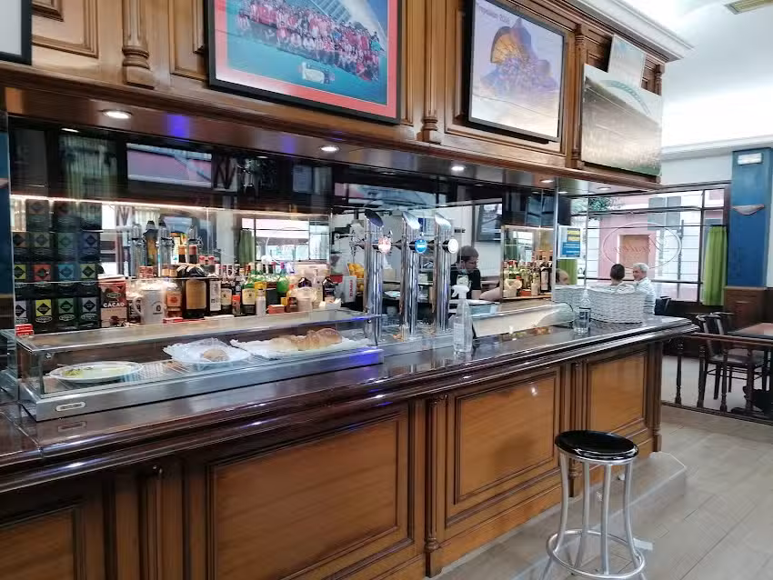 Caf&eacute;-Bar &laquo;Presley&raquo;