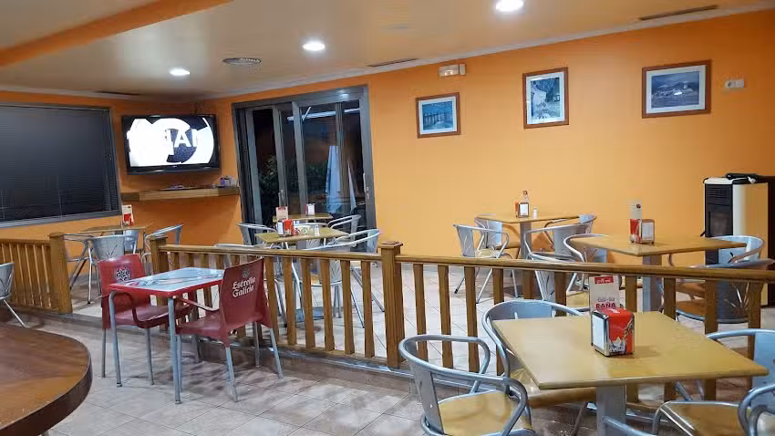 Cafe Bar Ra&ntilde;a