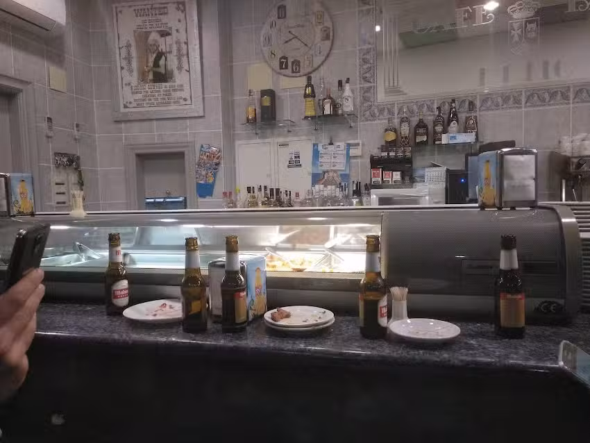 CAF&Eacute; BAR RE-MO.