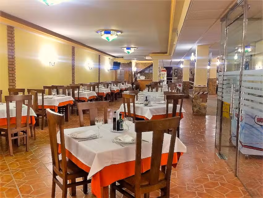 Caf&eacute; Bar Restaurante El Fog&oacute;n