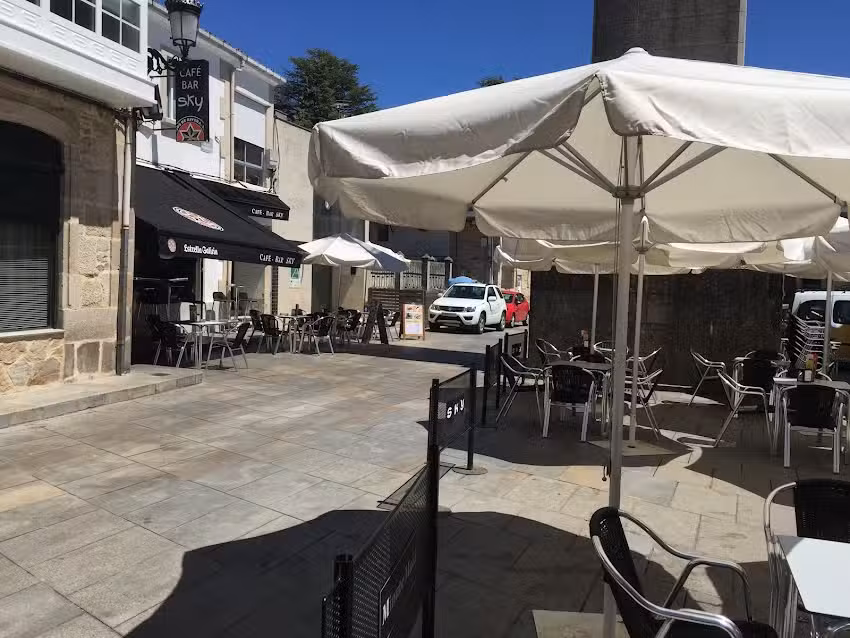Caf&eacute; Bar Sky
