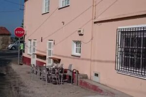 Caf&eacute; Bar Stop