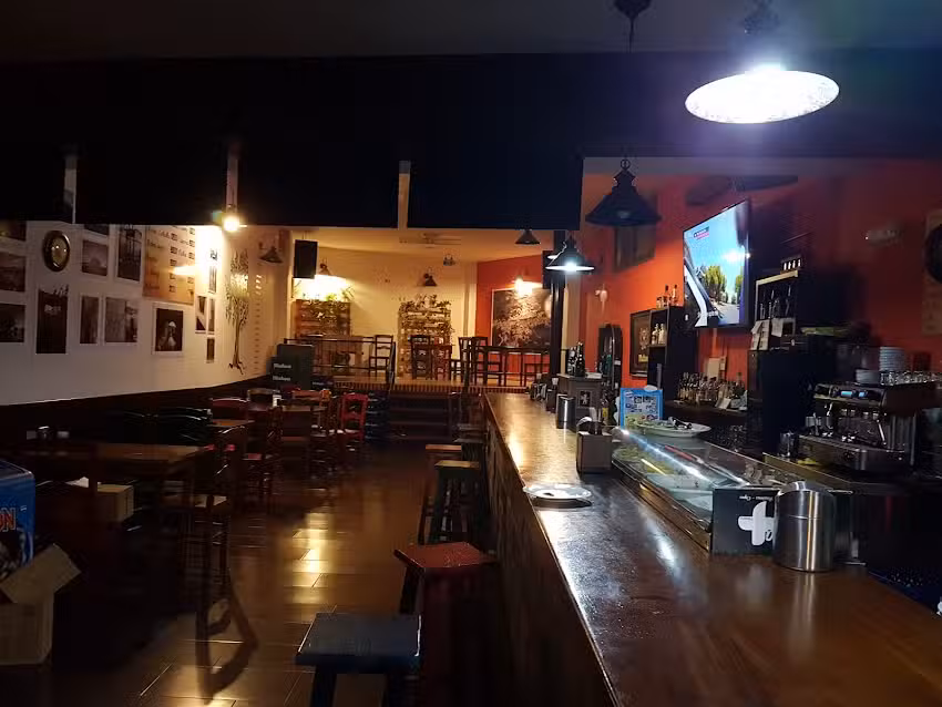 Caf&eacute;&bar Toma+