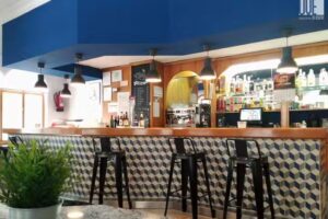 Caf&eacute; Bar Tome II