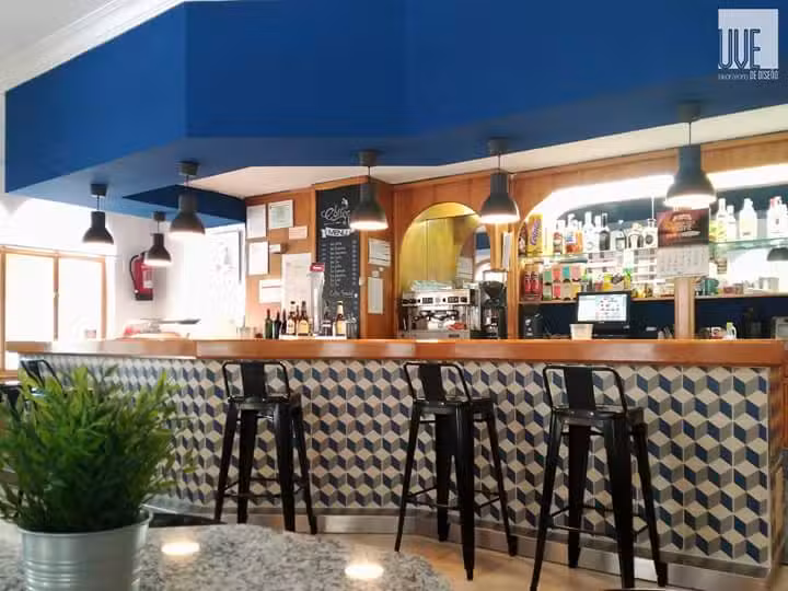 Caf&eacute; Bar Tome II