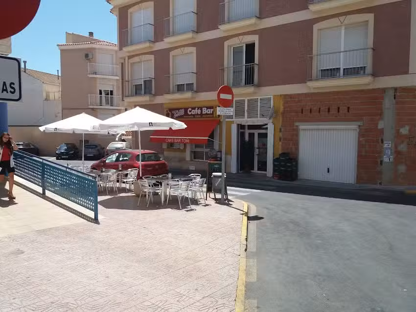 Caf&eacute; Bar To&ntilde;i