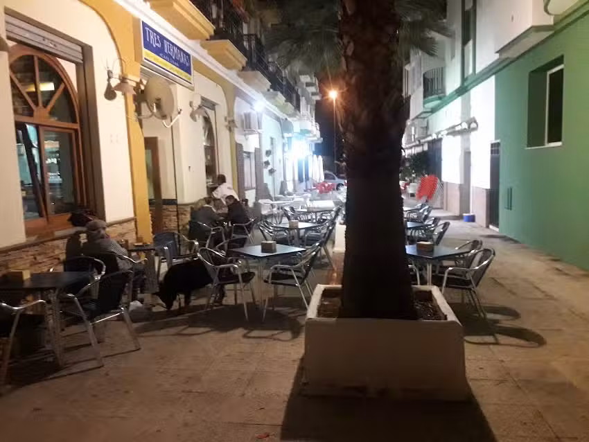 Caf&eacute; Bar Tres Hermanas