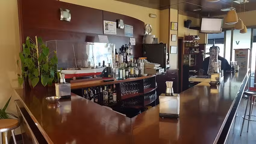 Caf&eacute; Bar Vapor