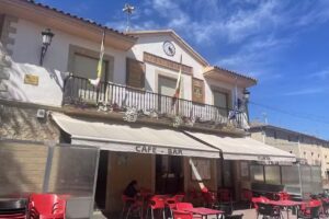 CAF&Eacute;-BAR YUNTA.