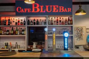 Caf&eacute; Blue Bar