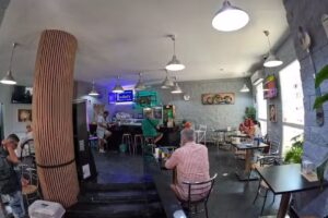 Caf&eacute; Bugaty Bar