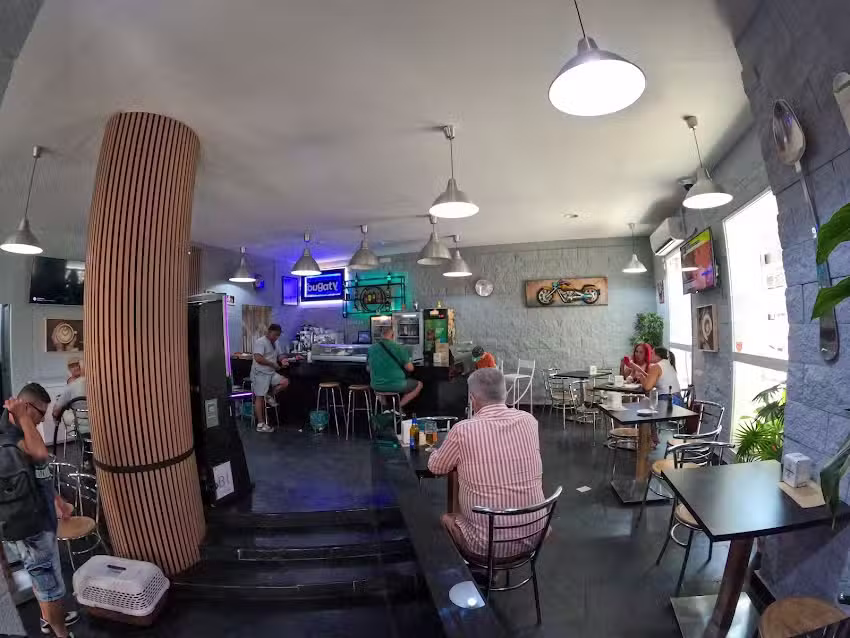 Caf&eacute; Bugaty Bar