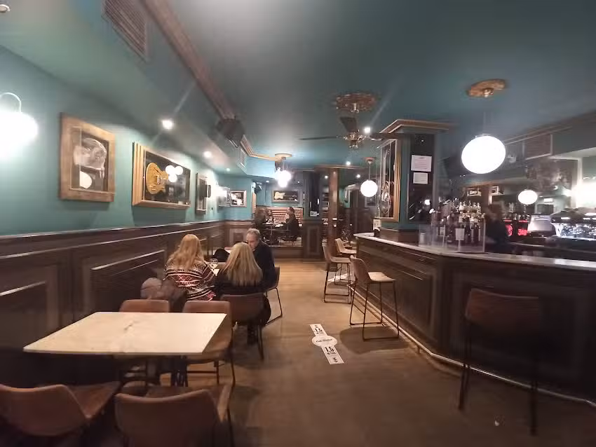 Caf&eacute; Central