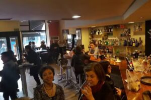 Caf&eacute; & copas &laquo;La Escond&iacute;a&raquo;