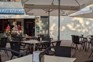 Caf&eacute; de Bolonia Bar