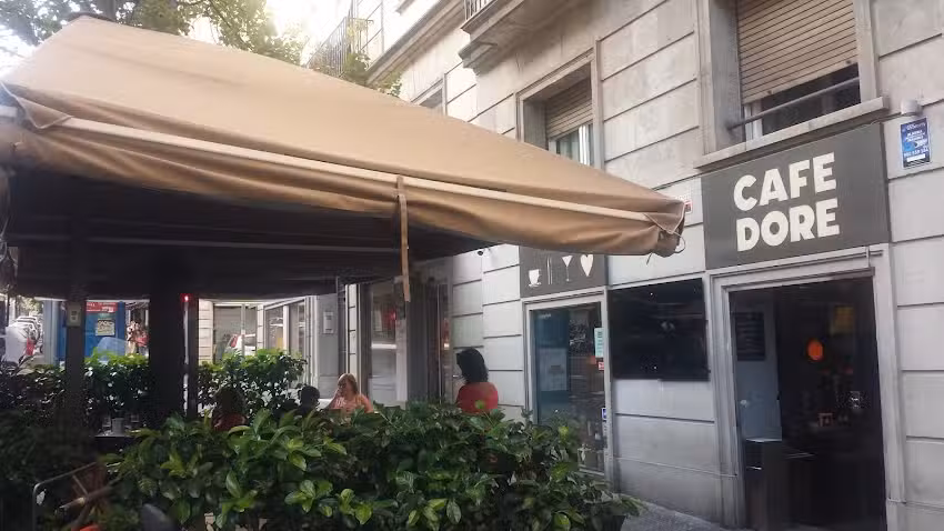 Caf&eacute; Dor&eacute;