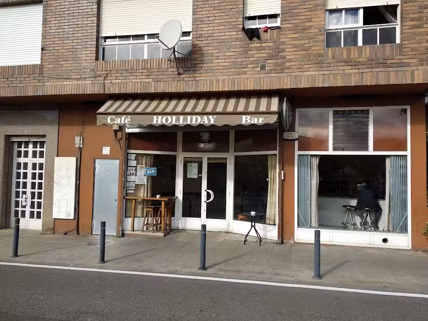 Caf&eacute; Holliday Bar