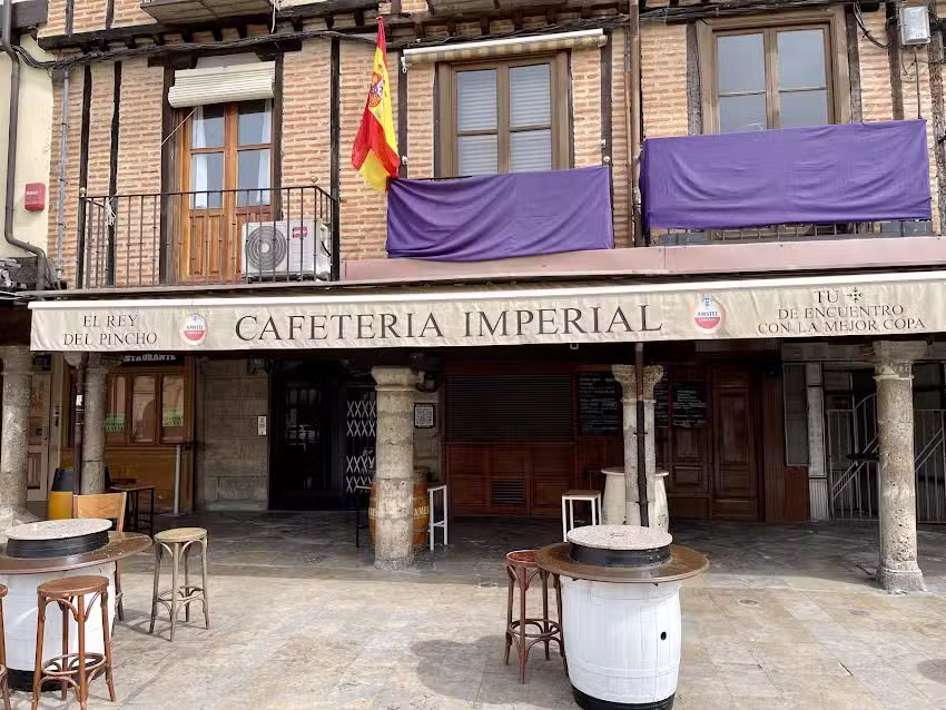 Caf&eacute; Imperial. Taper&iacute;a y copas