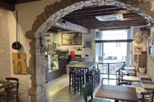 Caf&egrave; l&rsquo;Arc Eat&Drink