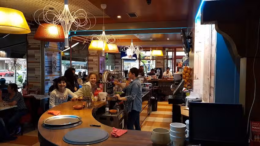 Caf&eacute; Lateral