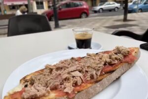 Caf&eacute; Minervo Bar.