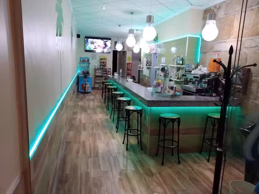 Caf&eacute; OASIS Bar