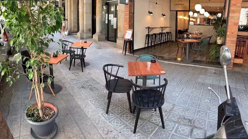 Caf&eacute; Pendiente Brunch & Drinks