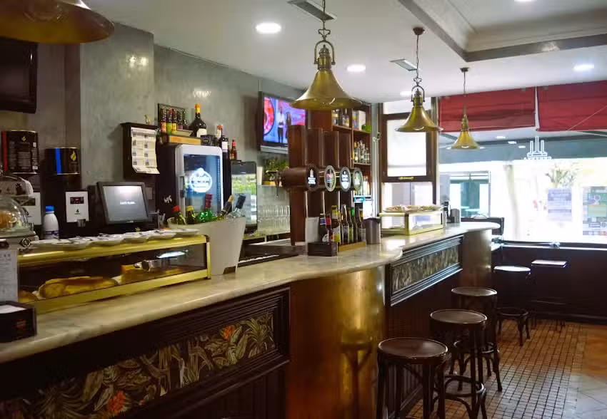 Caf&eacute; Plaza