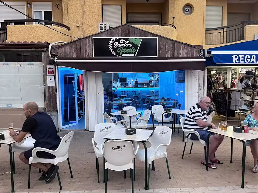 Cafe Pub Bandera Verde