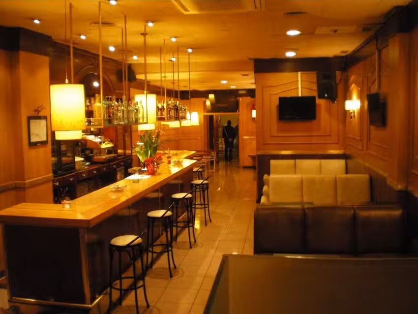 Caf&eacute; Pub Bar&oacute;n