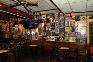 Caf&eacute; Pub El Plaza