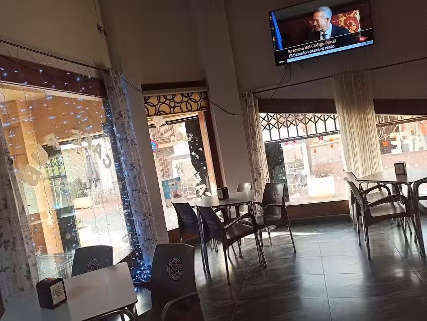 CAF&Eacute; PUB Keop&rsquo;s.