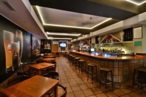 Caf&eacute;, Pub &laquo;La Luna&raquo;