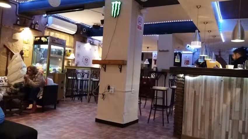 Caf&eacute; Pub La torre fondon