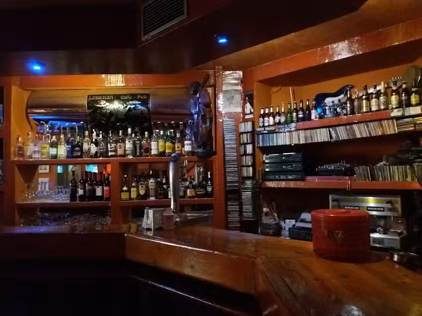 Caf&eacute; Pub Liberia