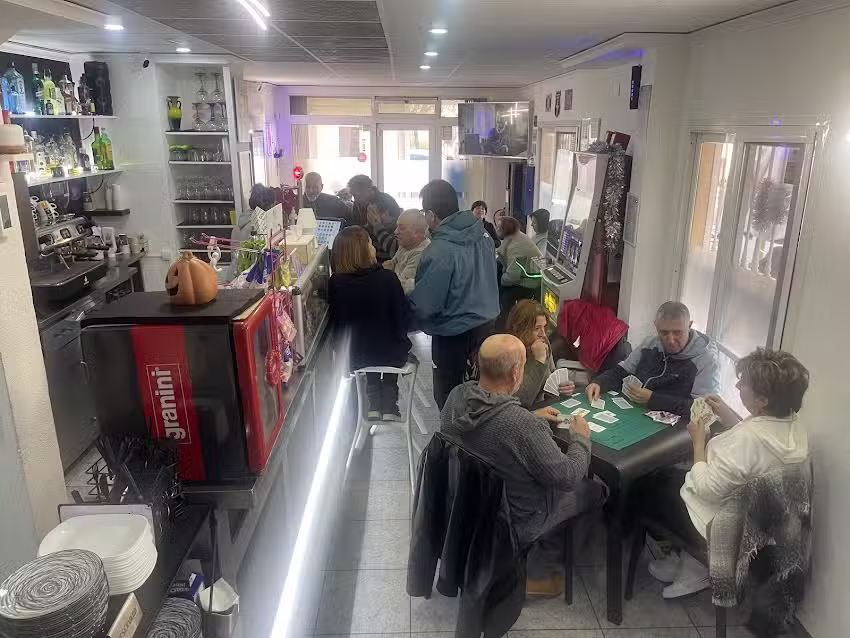 CAF&Eacute; ROSA Your Best Service.