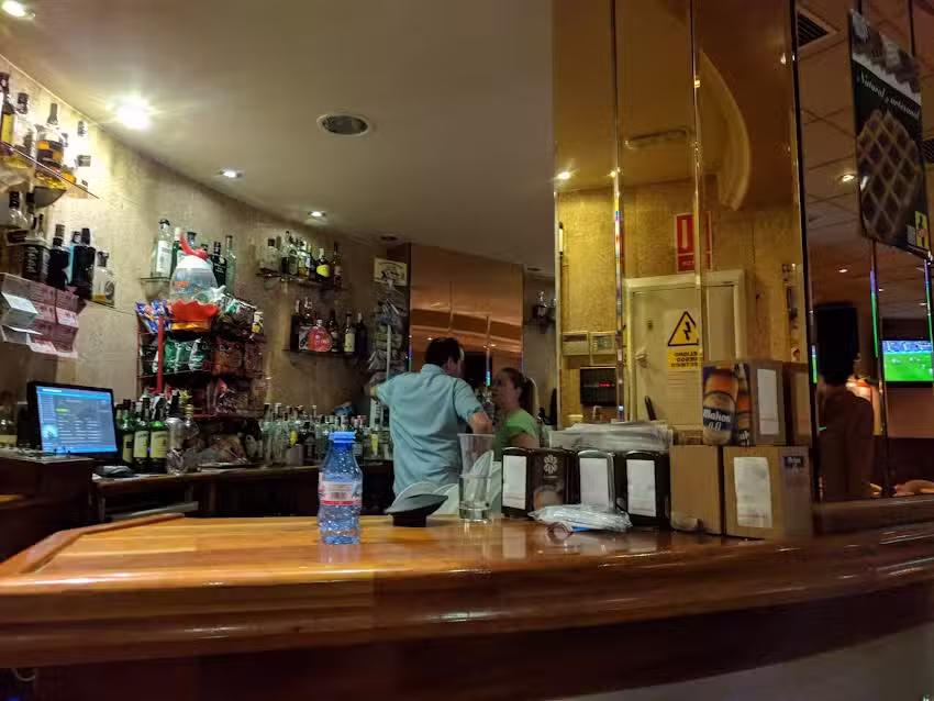 Caf&eacute; Siena Bar