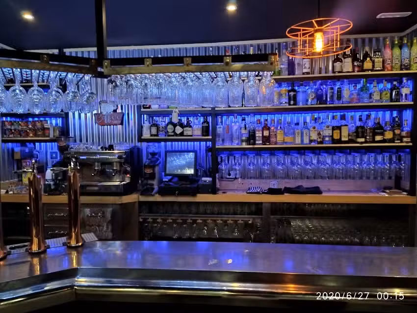 Caf&eacute; Snoopy Pub