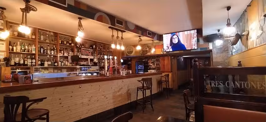 Caf&eacute; Tres Cantones