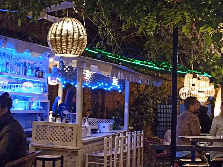 Caf&eacute; Tropical