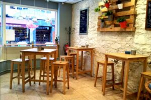 Caf&eacute; Vermuter&iacute;a Entre Latas