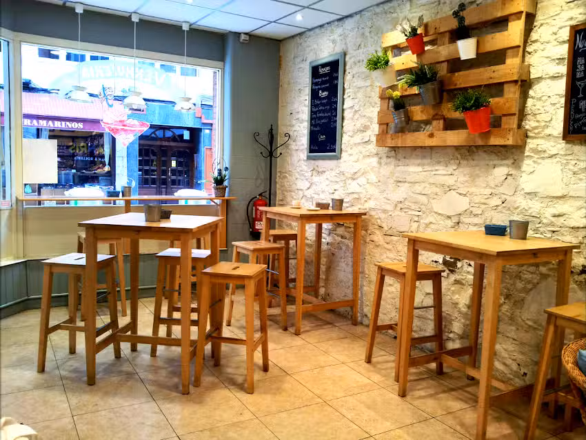 Caf&eacute; Vermuter&iacute;a Entre Latas